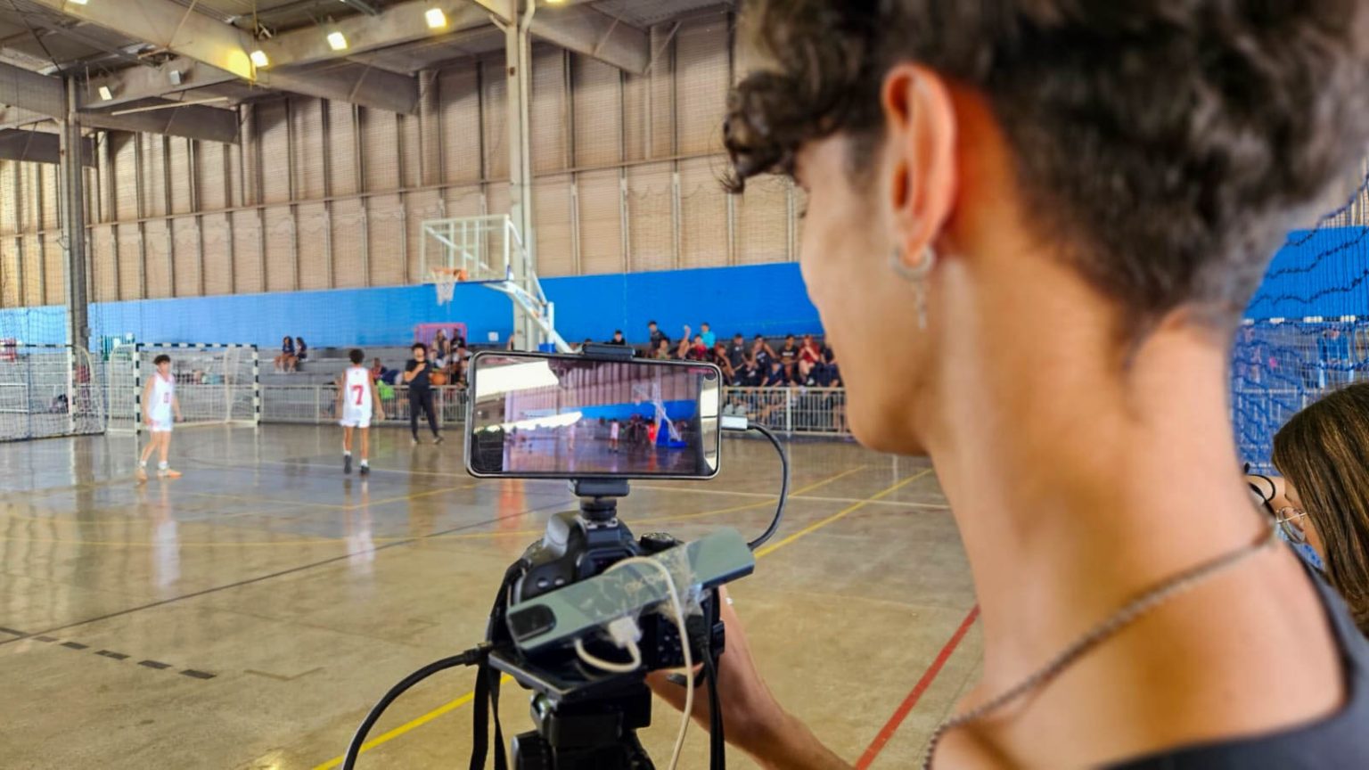 Equipe formada apenas por alunos assume transmissões de jogos em escola de Taguatinga